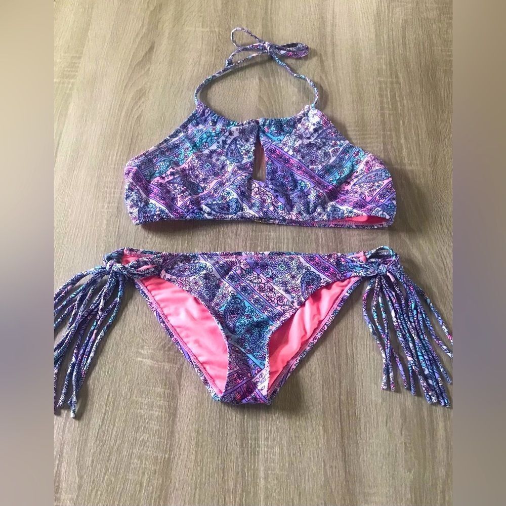 NWOT … Paisley “Size: Top - XL / Bottom - M” Swimsuit